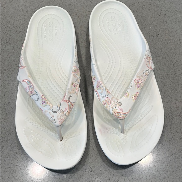 CROCS Shoes - CROCS White Flip Flop Sandals